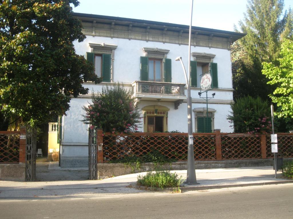 Villa Patrizia B&B Lucca Bagian luar foto